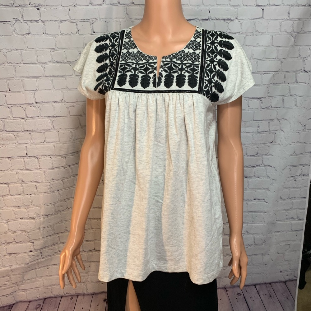 GAP off white top w/ black embroidery boho top size XS
